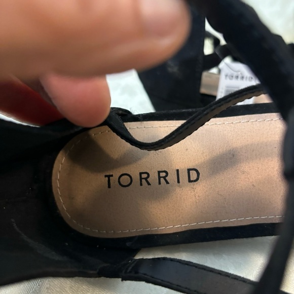 NWT Torrid Black Gladiator Sandals w/Pom Poms, Size 8.5 Wide - Picture 10 of 12